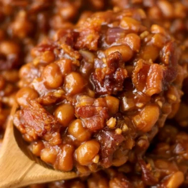 A delicious serving of Easy Ultimate Baked Beans in a bowl