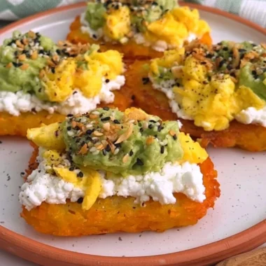 High-protein breakfast loaded hash browns recipe video